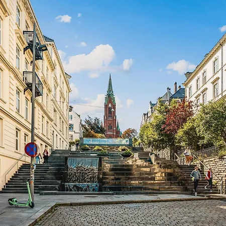 Dinbnb I Shopping, Cafes And Attractions At Your Doorstep! Apartment *