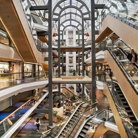 Apartment Dinbnb I Shopping, Cafes And Attractions At Your Doorstep! *