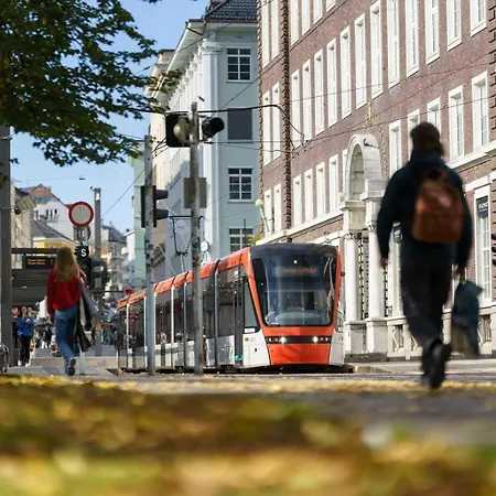 Lägenhet Dinbnb I Shopping, Cafes And Attractions At Your Doorstep!