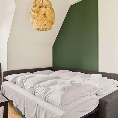 Dinbnb I Shopping, Cafes And Attractions At Your Doorstep! Lägenhet