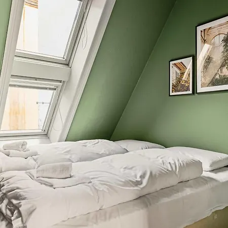 Lägenhet Dinbnb I Shopping, Cafes And Attractions At Your Doorstep! *